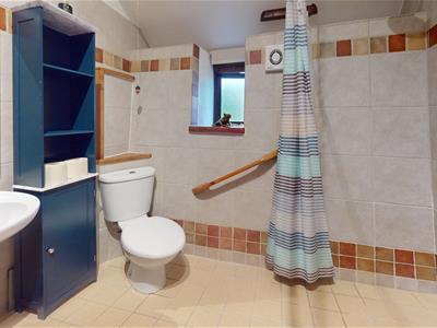 EN SUITE BATHROOM